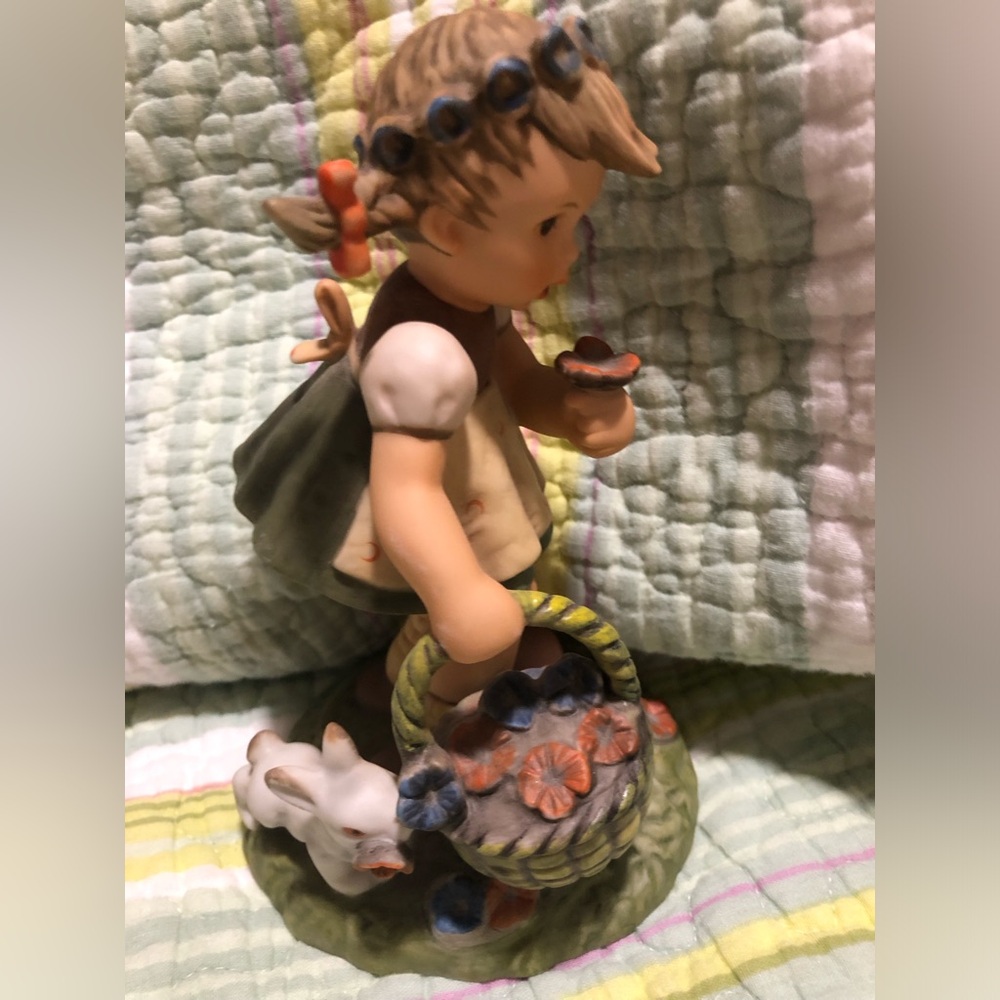 Hummel Girl Figurine with spring blossoms Basket bunny 1996 original - Picture 2 of 5